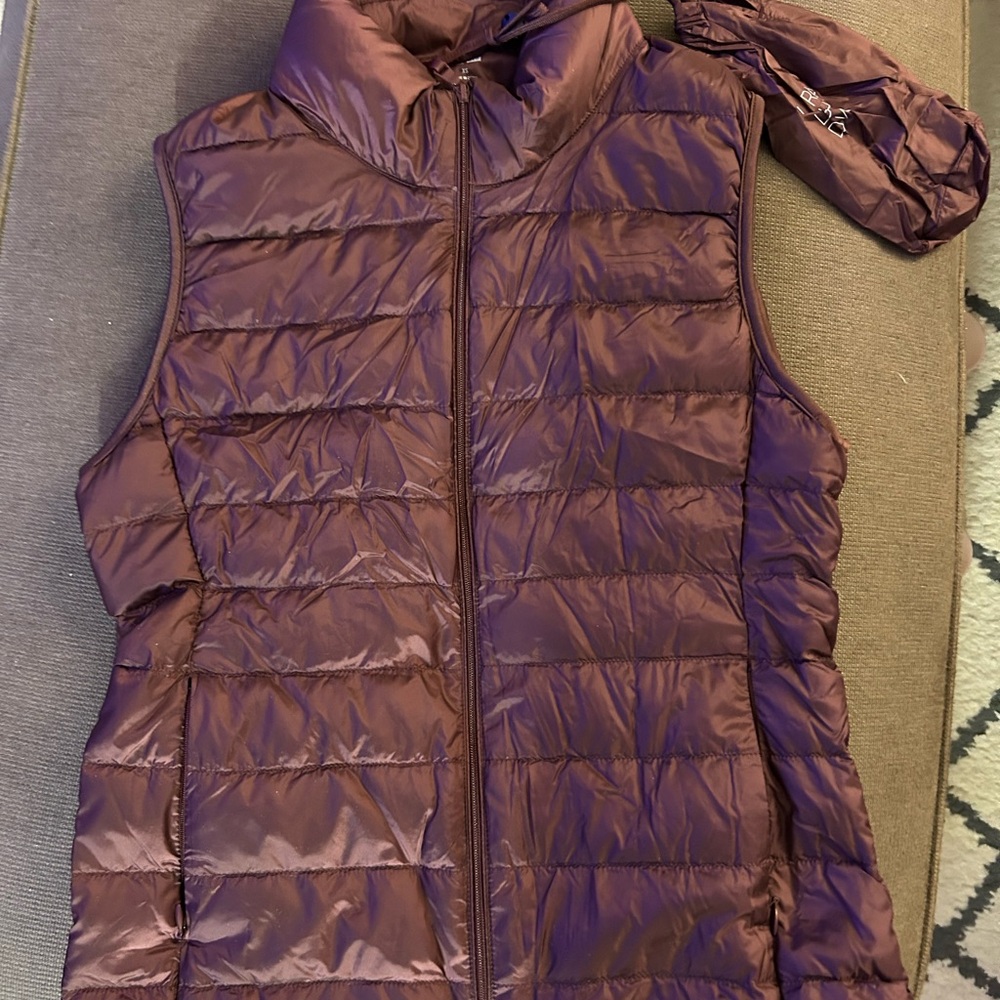 Uniqlo Women's Burgundy Aubergine color Puffer Vest XS NWOT